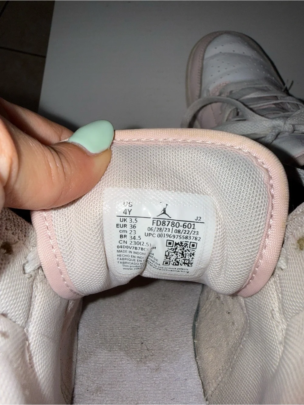 Nike mid top